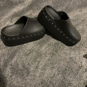 Black studded Crocs Dylan Platform women’s shoes